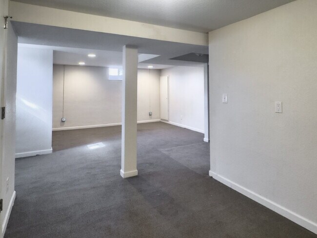 Building Photo - "Spacious 5-Bedroom Gem on Locust Street – 2,053 Sq. Ft. of Comfort in Denver's Heart!"