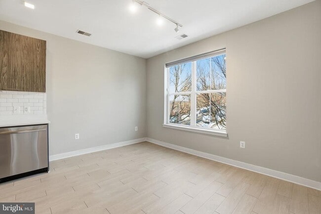 Building Photo - 989 S Buchanan St