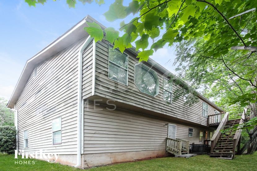 Building Photo - 634 Woodsong Ln