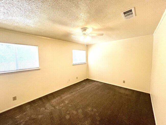 Building Photo - 6305 Hyside Dr