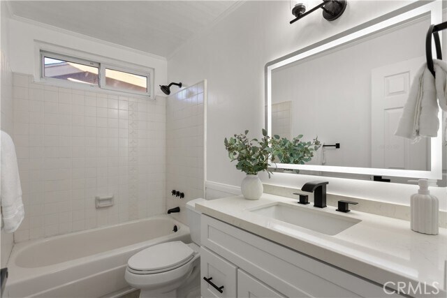 Building Photo - 9882 Kings Canyon Dr