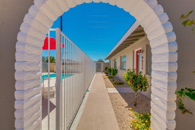 Building Photo - South Scottsdale - Two Bedroom with $0 Move in Special!