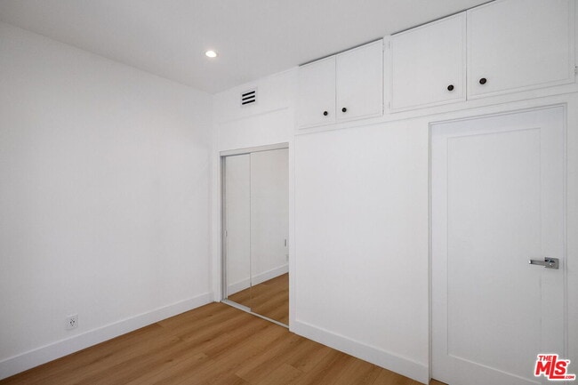 Building Photo - 4807 Woodley Ave