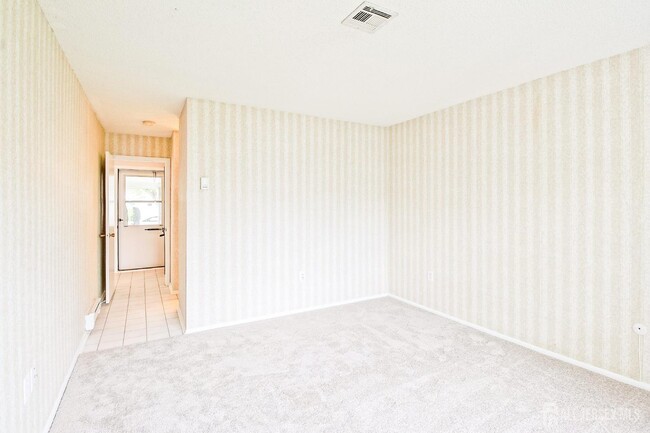 Building Photo - 332 Quinton Dr