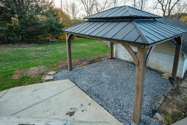 Building Photo - SCORE 1ST MONTH'S RENT FREE IF SIGNED BY FEB 6! Gorgeous 2 bedroom with BONUS ROOM in Scott Towns...