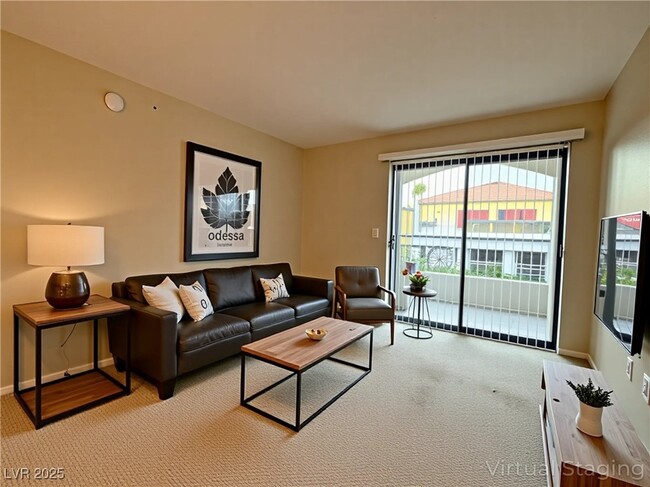 Building Photo - 950 Seven Hills Dr