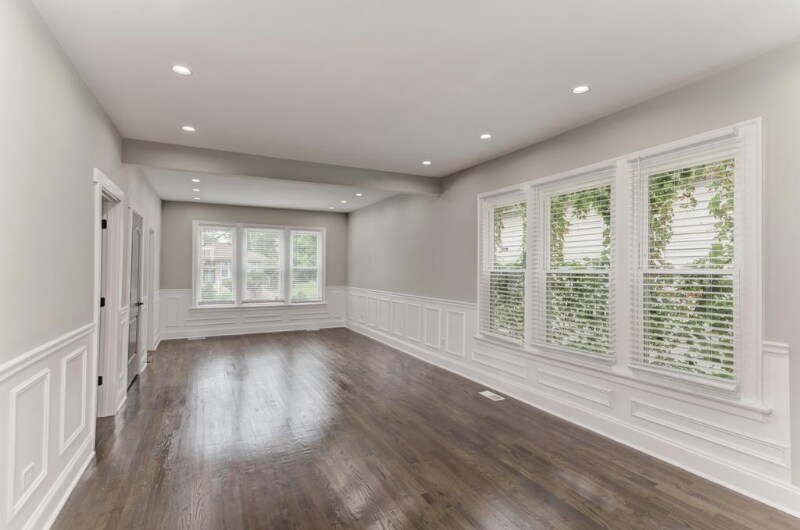 Building Photo - 9319 S Clyde Ave