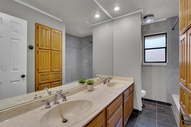 Building Photo - 7825 Silveridge Dr