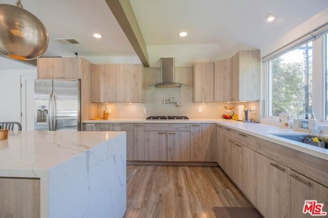 Building Photo - 2760 E Glenoaks Blvd
