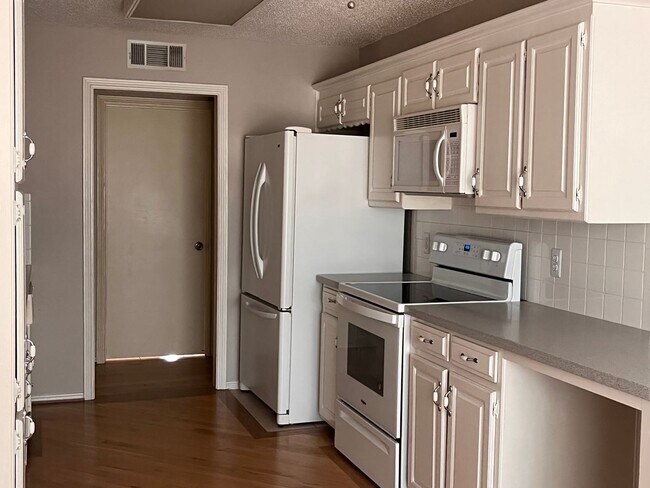 Building Photo - 4 Bedroom 2 Bath 2 Car Garage in Arlington - Excellent Location