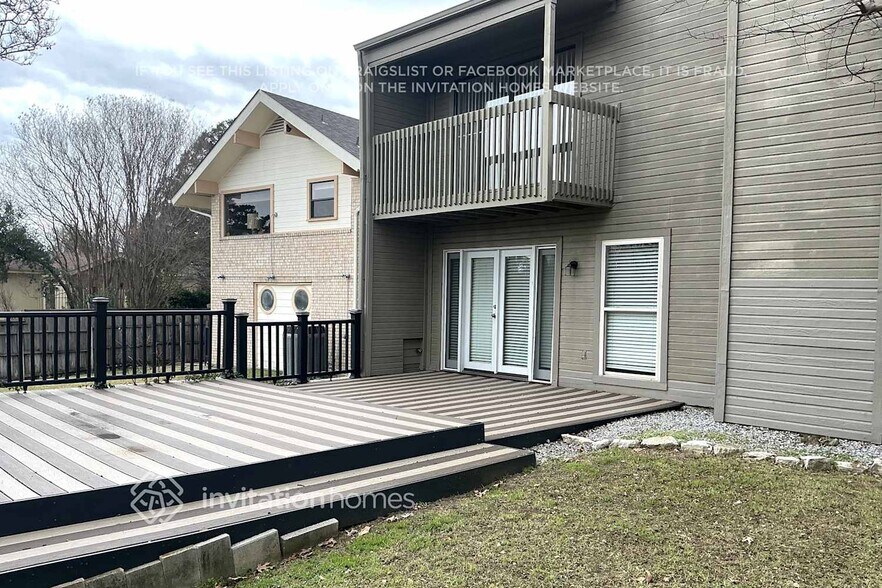 Building Photo - 404 Columbia Dr