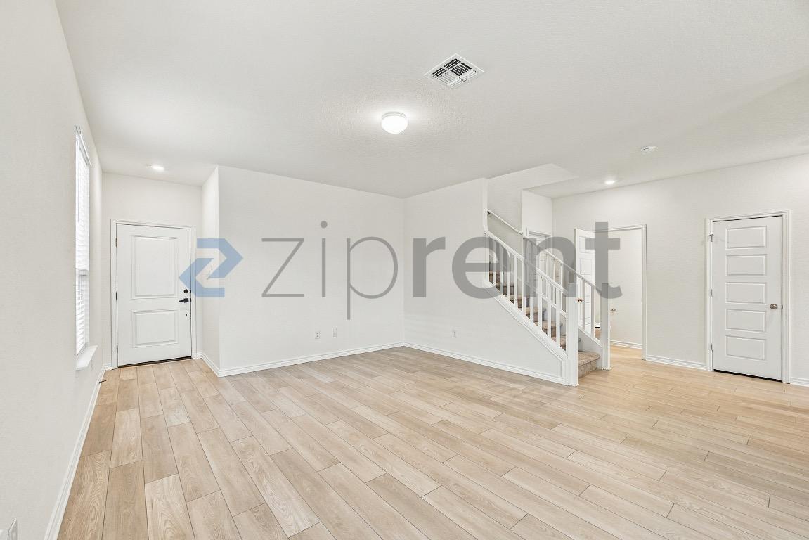 Building Photo - Unit 1