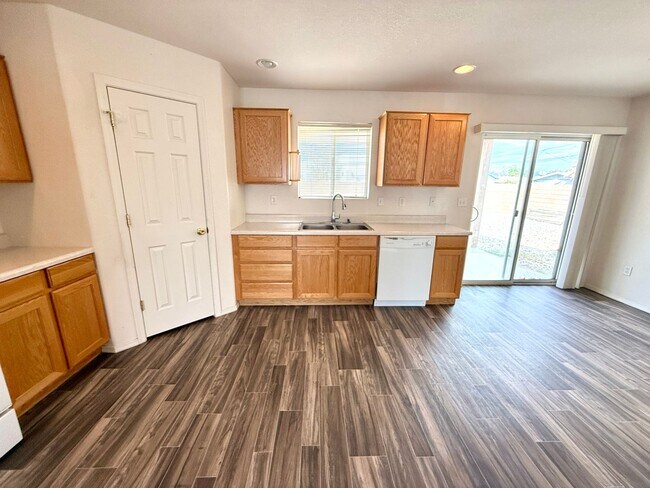 Building Photo - Charming 3-Bedroom Home Near Rotary Park for Rent!