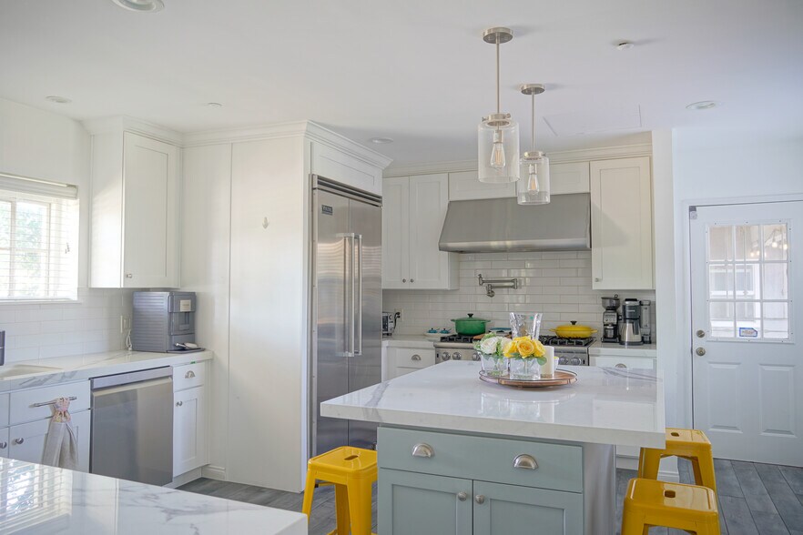 Building Photo - 470 Segovia Ave