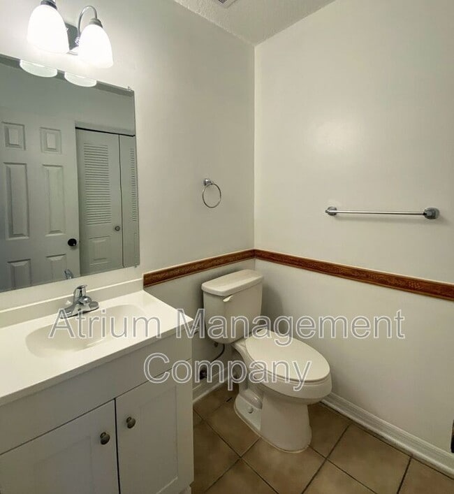 Building Photo - 6262 Yorktown Dr