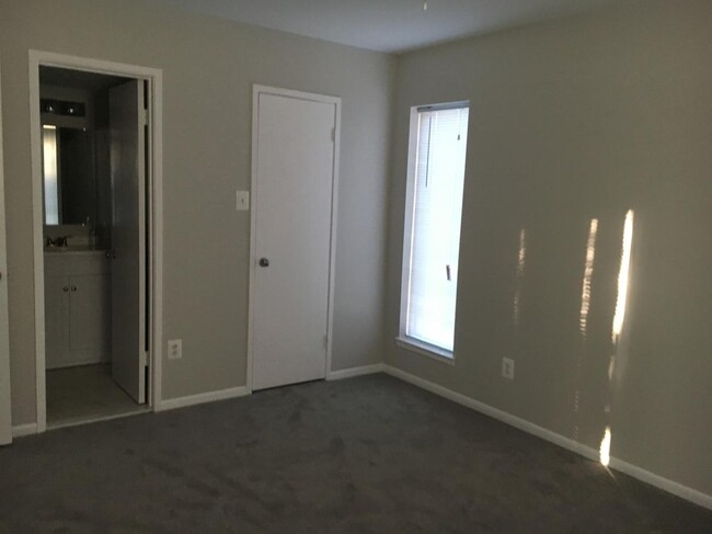 Building Photo - Margate Ct