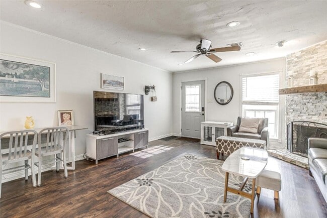 Building Photo - MOVE IN SPECIAL 3rd month FREE - Lovely 2-...