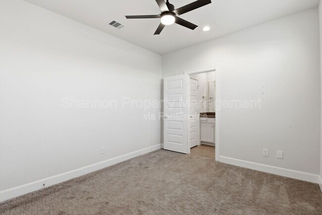 Building Photo - 3024 Charline