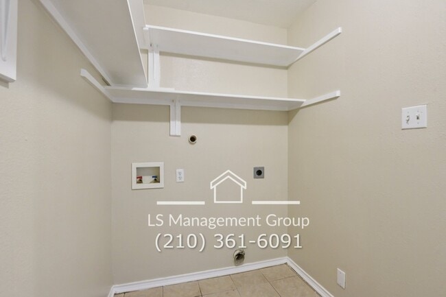 Building Photo - 7636 Oak Chase