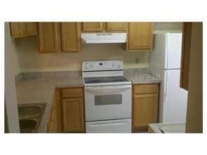 Building Photo - Beautiful Temple Terrace Townhome!