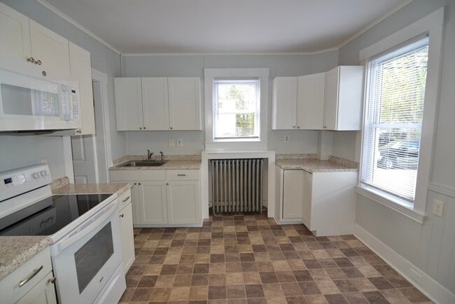 Building Photo - 208 Irving St