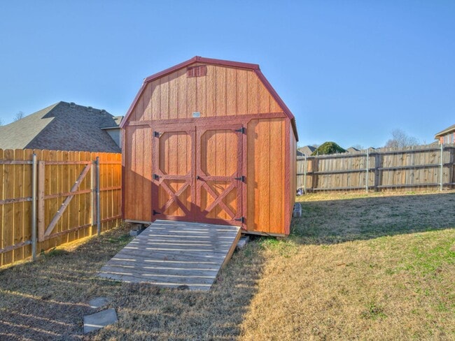Building Photo - 10920 Blue Sky Dr
