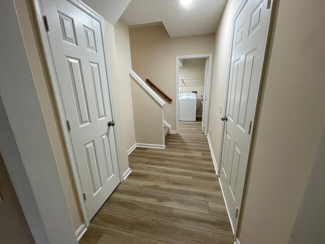 Building Photo - Elegant And Spacious 3 Bed 3.5 Bath Townhome In Vibrant Loudon Parkway Center