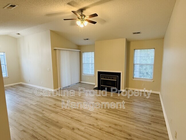 Building Photo - 2932 Mulberry Ln