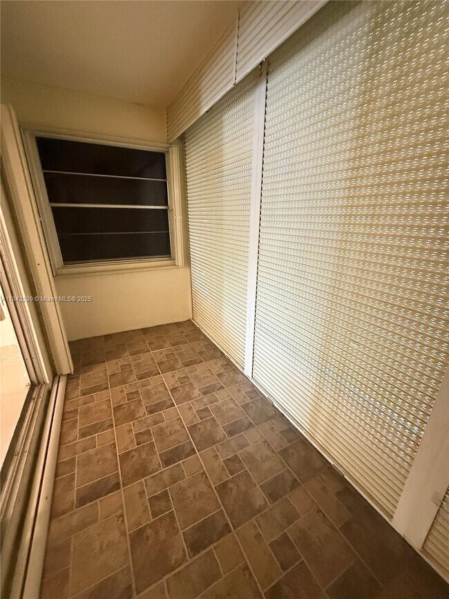 Building Photo - 650 SW 124th Terrace