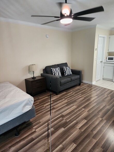 Building Photo - 197 Hughes St