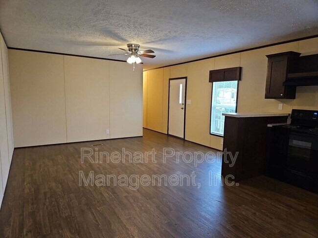 Building Photo - 1003 Ruby St