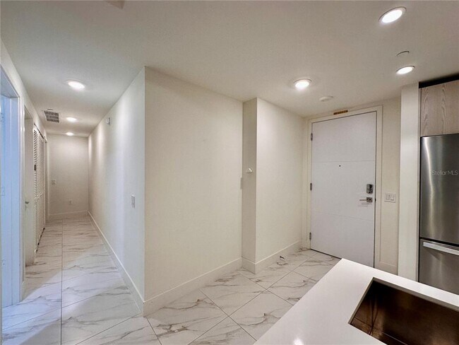 Building Photo - 2000 Metropica Wy