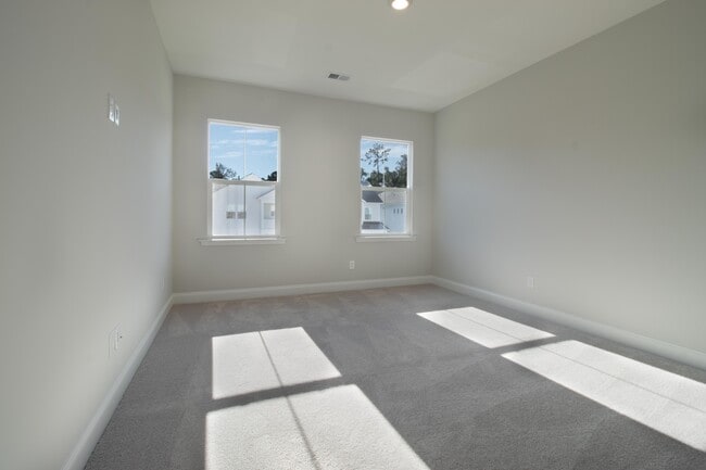 Building Photo - 426 Queenview Ln