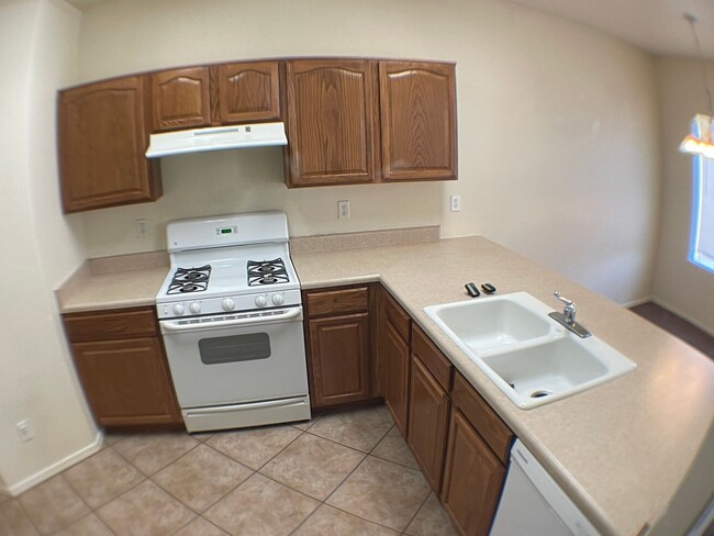 Building Photo - COMING SOON! Spacious 3-bedroom Townhouse ...