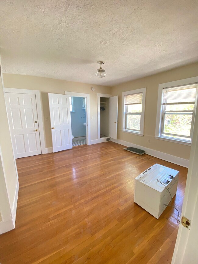 Building Photo - 28 Langdon St