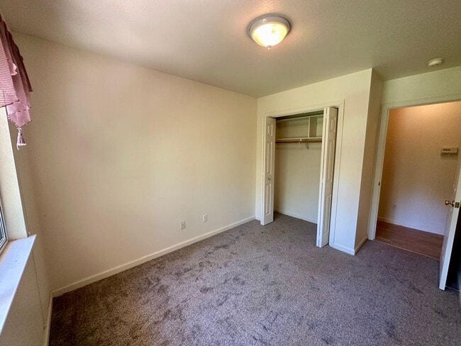 Building Photo - Adorable 3 Bedroom 2 Bathroom Home Just Minutes to Downtown Grass Valley