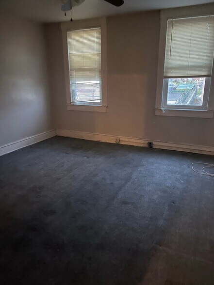 Building Photo - 1607 Abbotston St