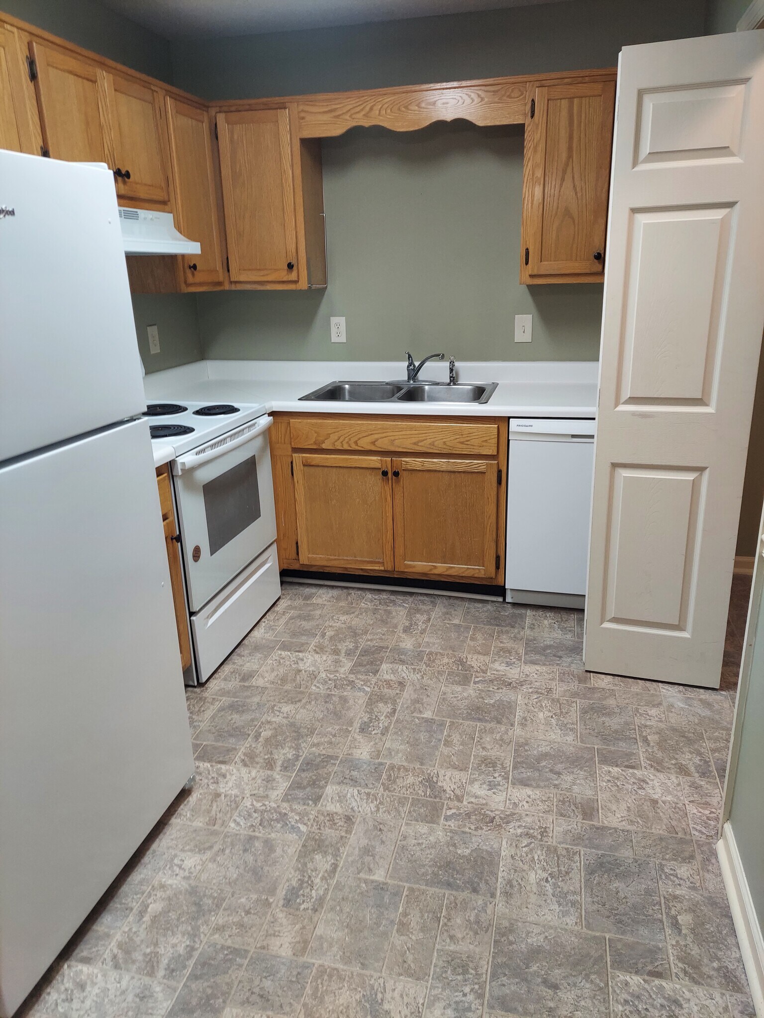 Kitchen - 114 Eveningside Dr