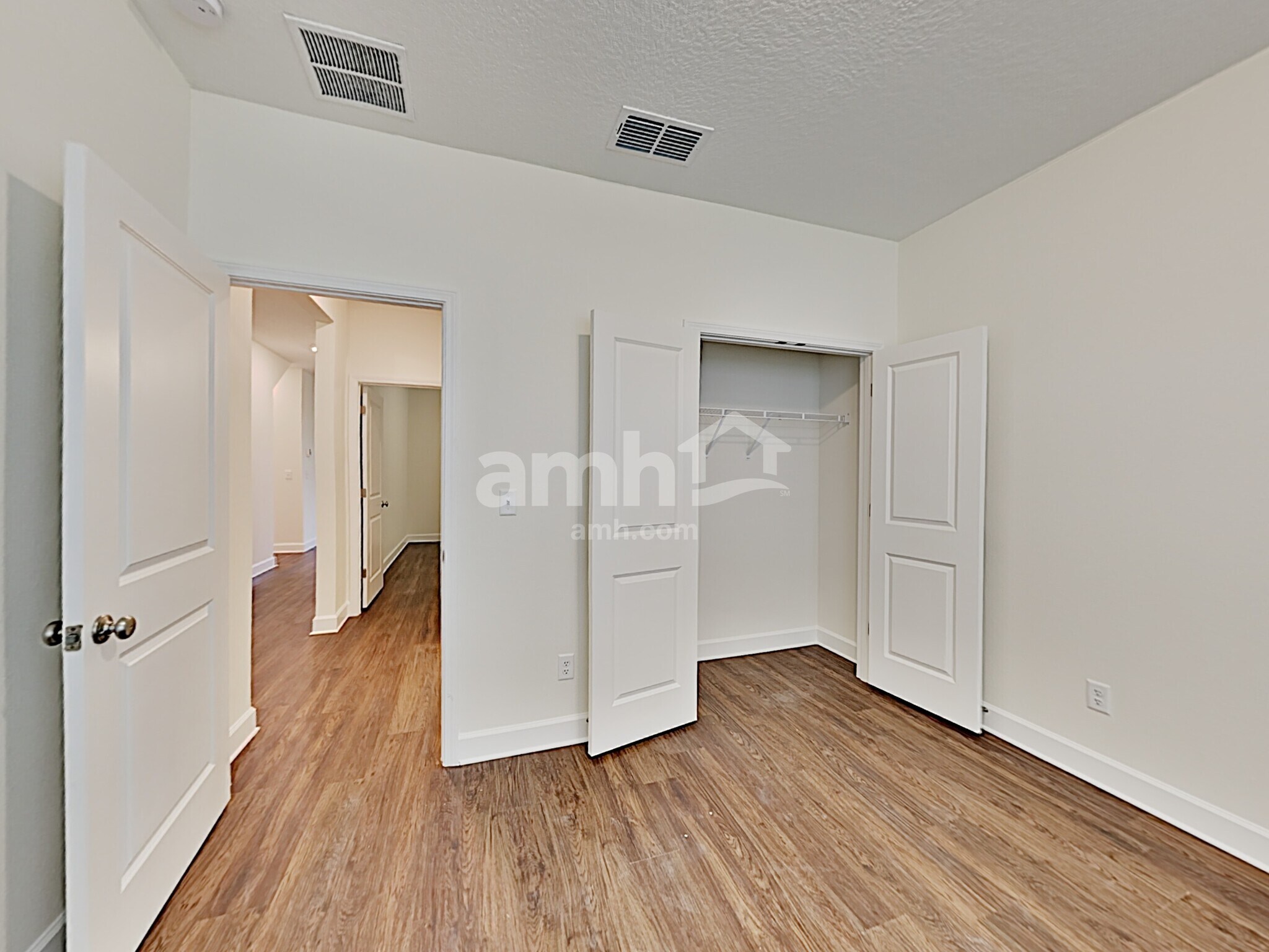 Building Photo - 3025 Creek Village Ln
