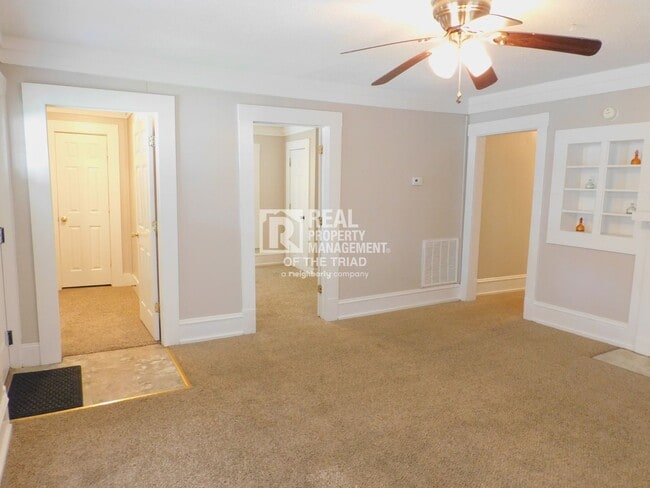 Building Photo - Cute 3 Bedroom/2 Bath Home in Greensboro 2...