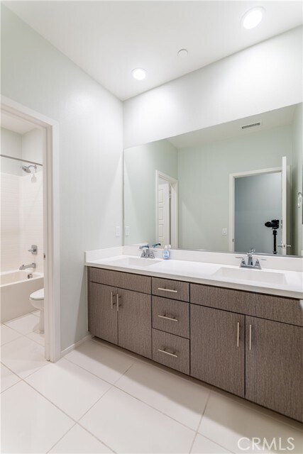 Building Photo - 5720 Spring St