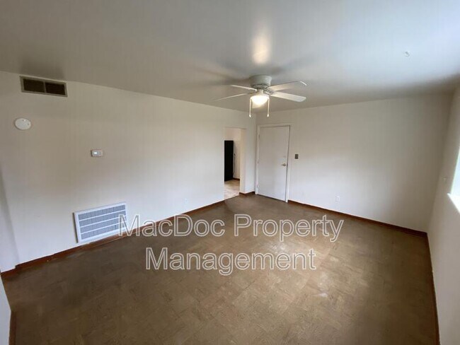 Building Photo - 423 Hill St