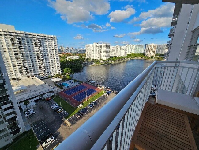 Building Photo - 18061 Biscayne Blvd
