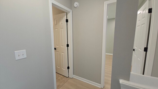 Building Photo - 614 Summerhill Dr