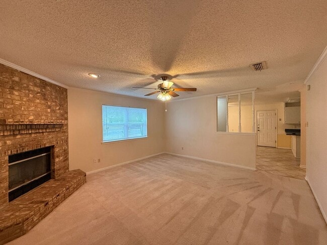 Building Photo - RENT REDUCTION - AVAILABLE NOW!