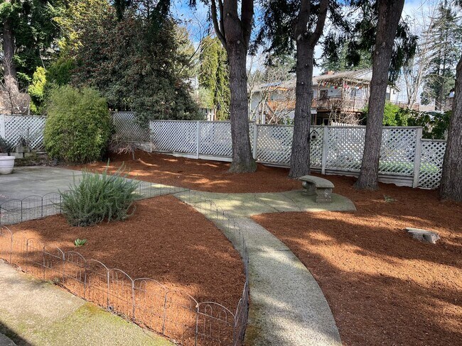 Building Photo - Beautiful One-Level Home with Sunroom, Vaulted Ceilings & Multiple Living Areas