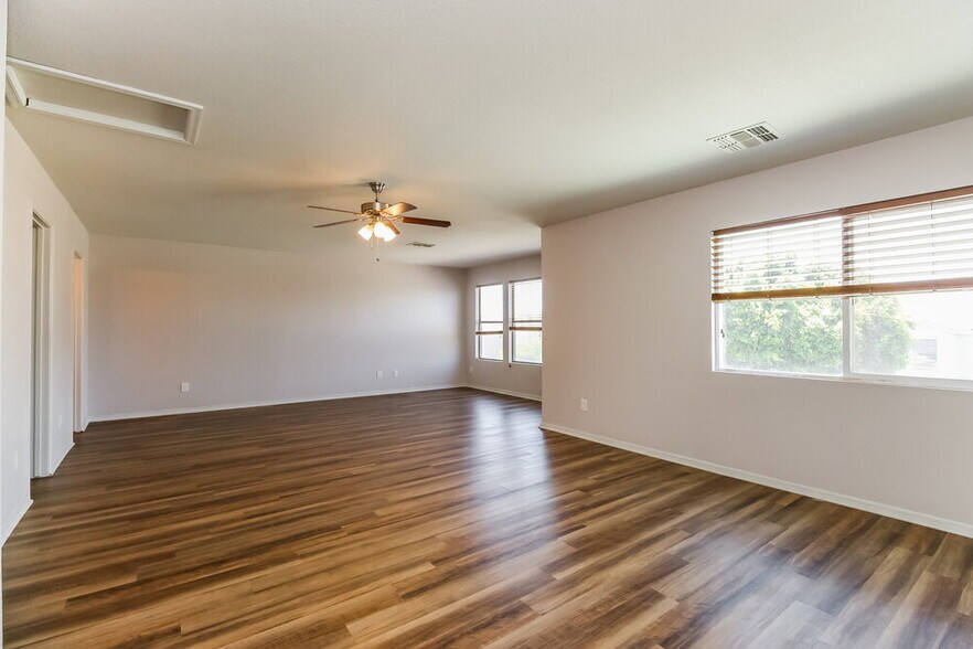Building Photo - 526 E Milada Dr