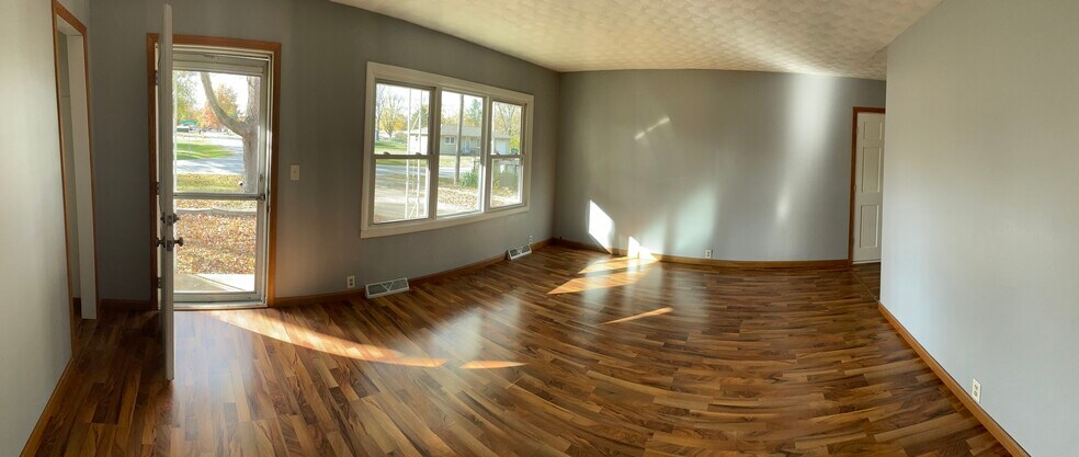 Living room - 620 Lawrence Dr