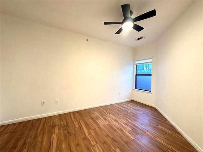 Building Photo - 2502 Leon St