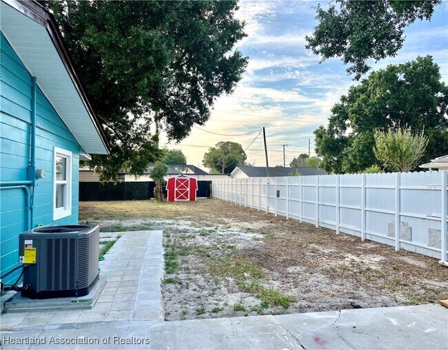 Building Photo - 112 Memorial Dr